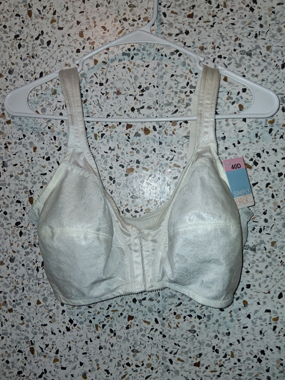 Simply Basic Everyday Bra Size 40D Ivory No Padding Wireless